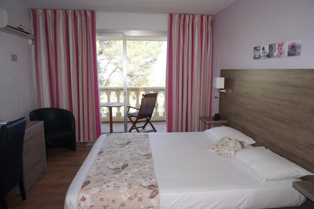 Logis Hotel Le Col De L'Ange Draguignan Exteriér fotografie