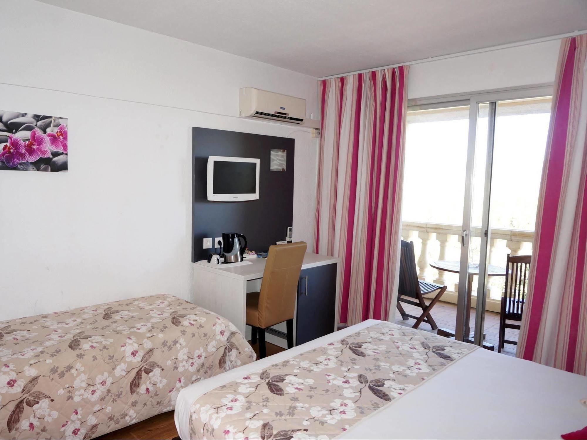 Logis Hotel Le Col De L'Ange Draguignan Exteriér fotografie